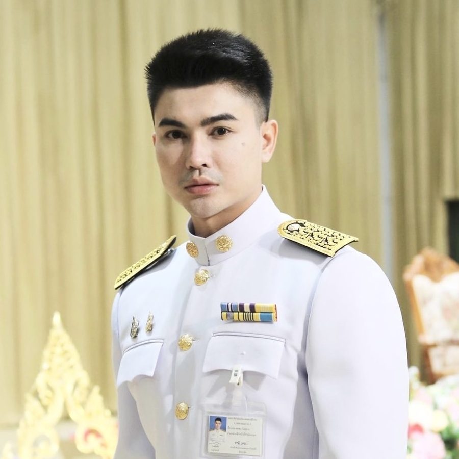 นายทศพล วังสการ ผู้รับใบอนุญาตจังหวัดสุรินทร์