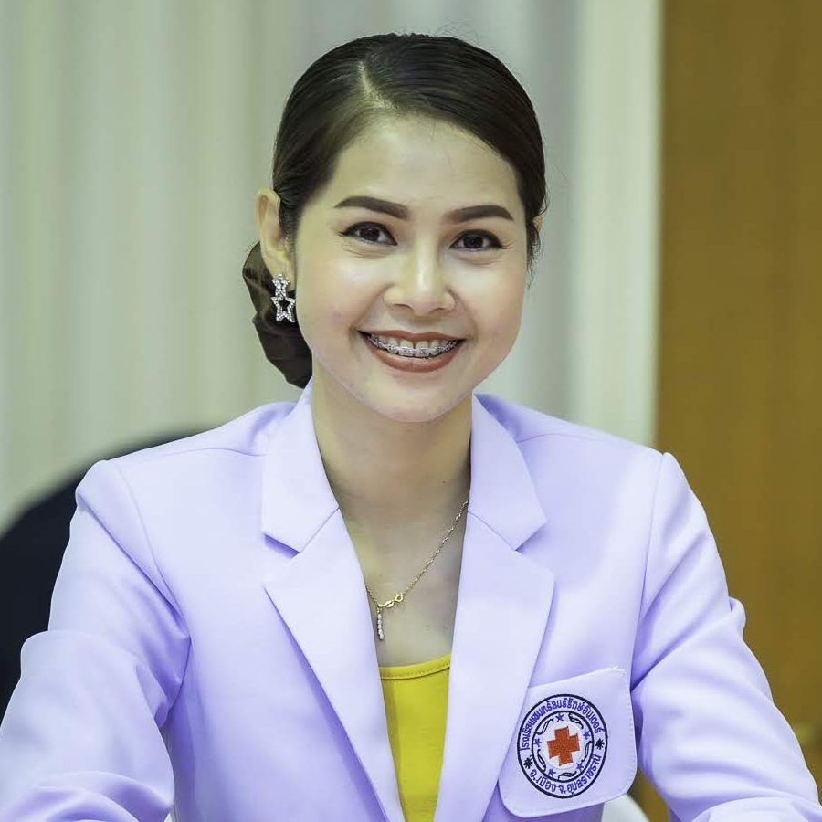 นางสาวปิยะนุช สายขุน เจ้าหน้าที่ฝ่ายแนะแนวการศึกษา
