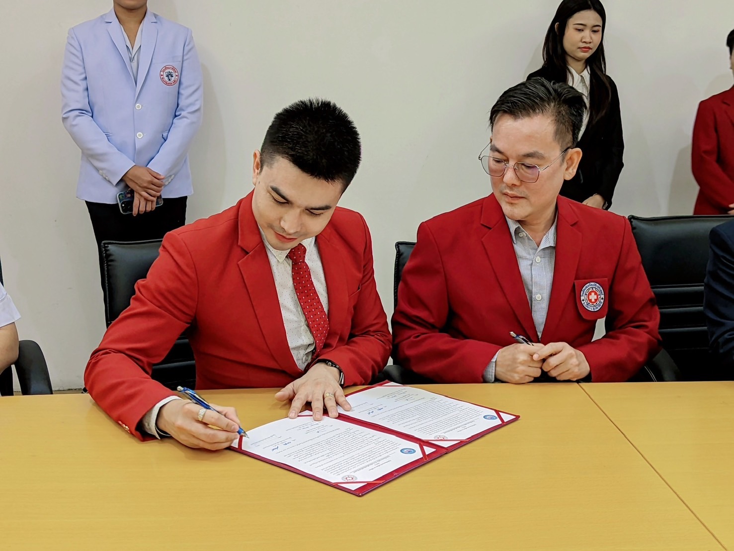 สมัครเรียนผู้ช่วยพยาบาล ต่อต่อเรา